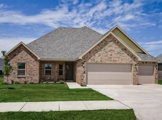 2005 Dobbs St, Pea Ridge, AR 72751