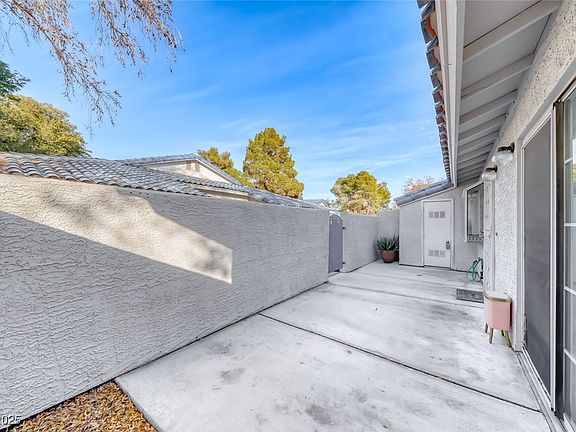 5th image of 2040 Willowbury Dr Unit A