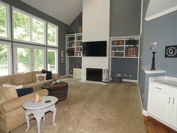 3rd image of 133 Red Oak Dr