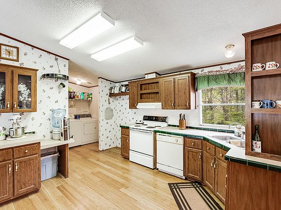 4th image of 1022 Rocky Top Ln
