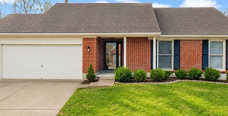 1st image of 131 Hawthorne Dr