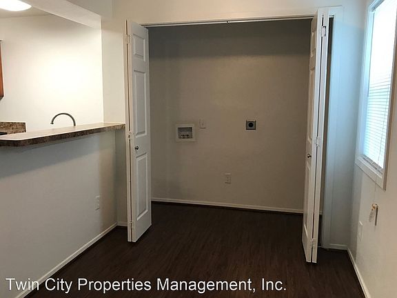 3rd image of 2614 Pecan Knoll St #B