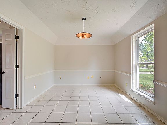 3rd image of 3304 Williamsburg Ln