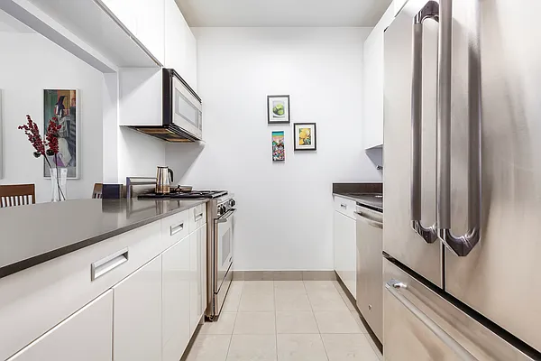 Rented by SERHANT. | media 19