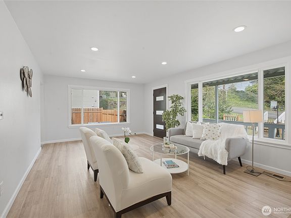 4th image of 14419 8th Avenue S