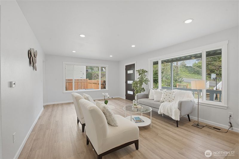 5th image of 14419 8th Avenue S