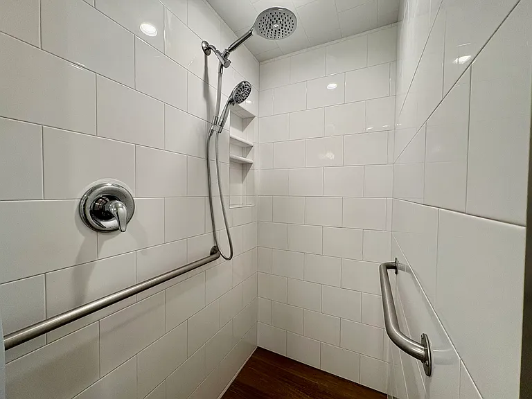 16006 Bassett St — Photo 10