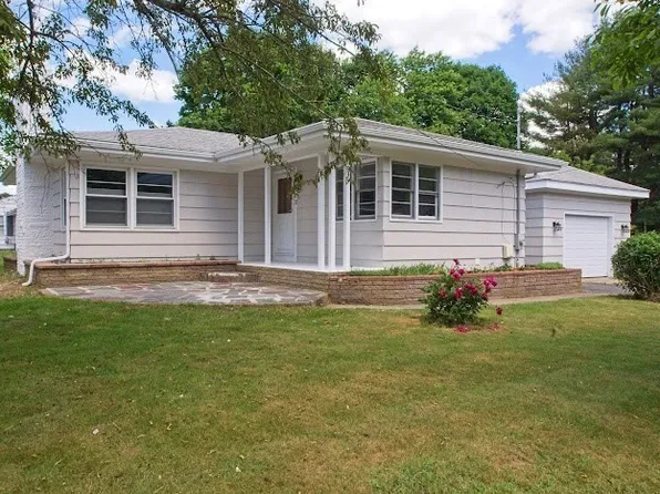 12 Kenneth St, Lakeville, MA 02347