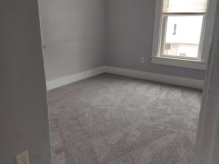 146 Walker St — Photo 16