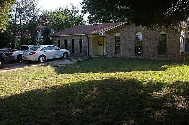1st image of 898 Lexington Dr