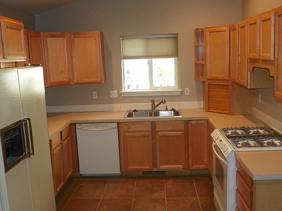 4th image of 1663 NW Elgin Ave