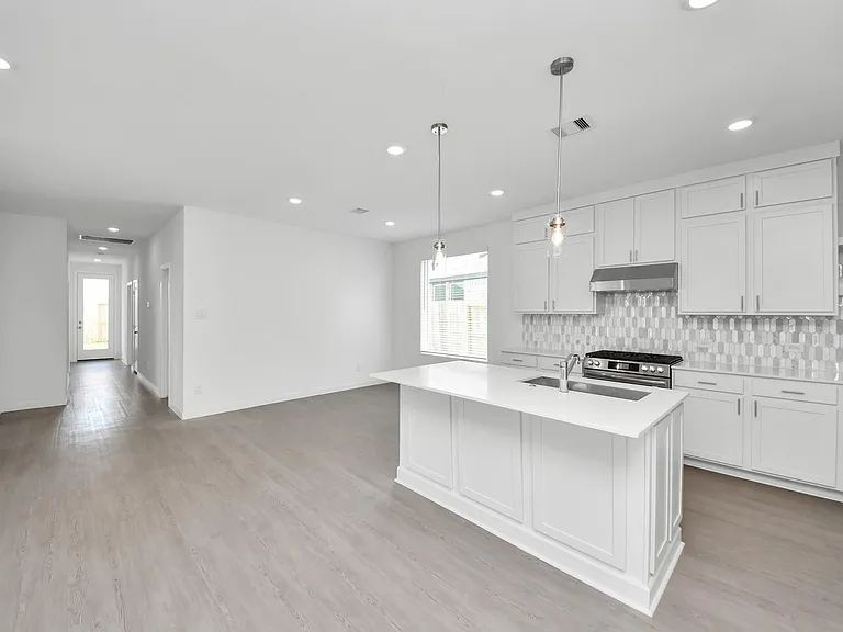29515 Pondview Dr — Photo 15