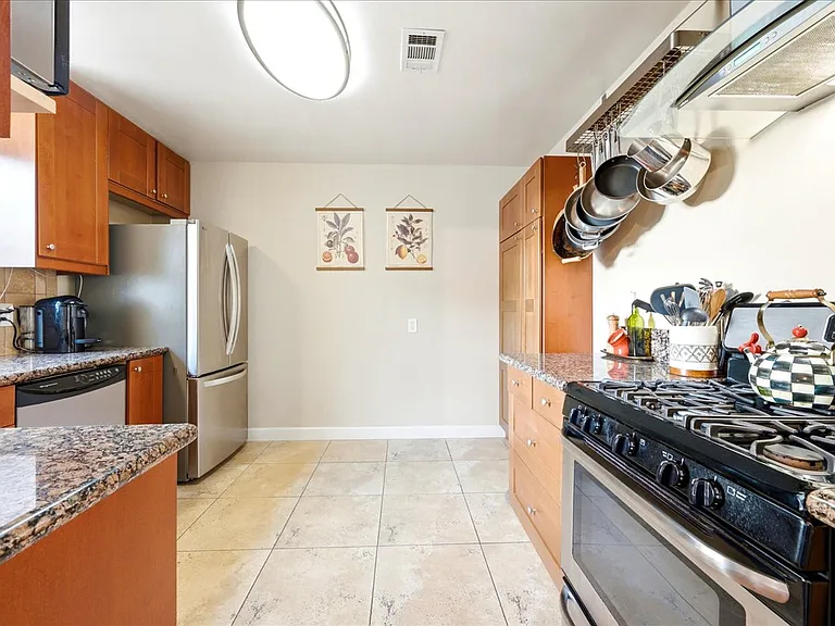 4526 Euclid Ave — Photo 9
