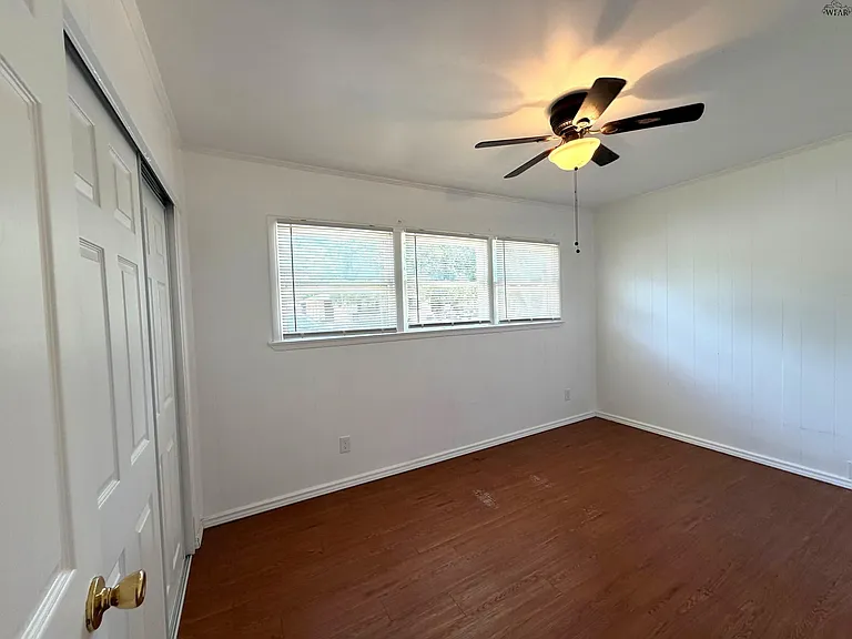 2951 Moffett Ave — Photo 15