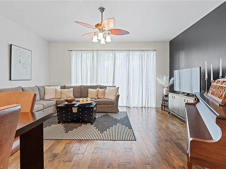941 Hampton Cir #109 — Photo 12