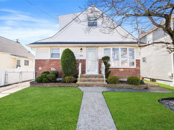 1541 Marshall Street, Elmont, NY 11003