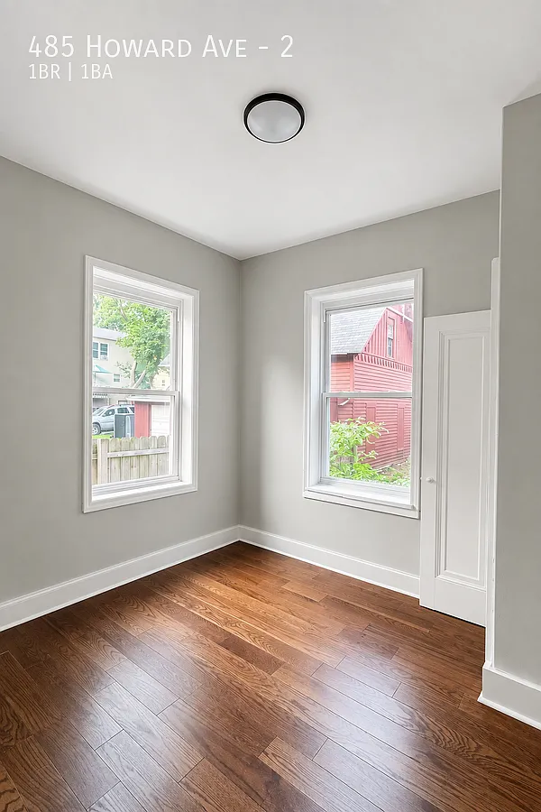 485 Howard Ave — Photo 4