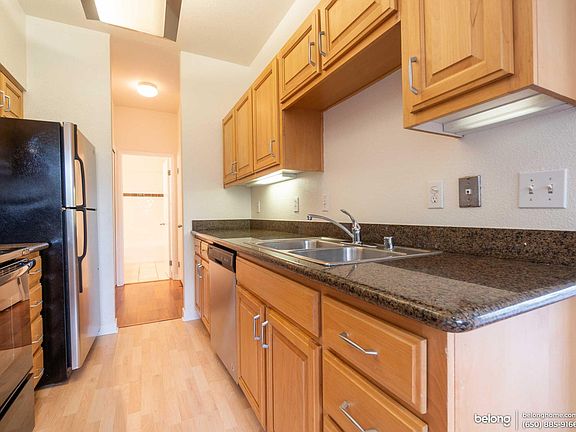 4th image of 27 Shoreline Ct