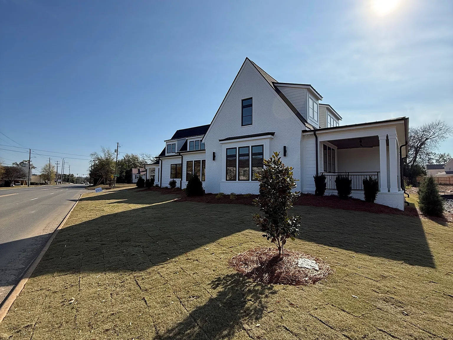 4 bed, 4.5 bath, 2400 sqft, $5,100 — Photo 3