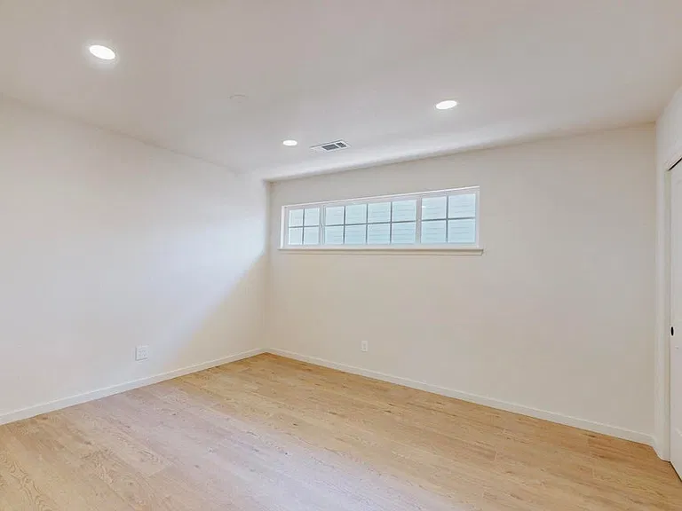 8005 Pickard Ave NE — Photo 16