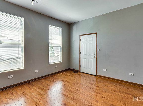 3rd image of 1618 W Blackhawk St #1