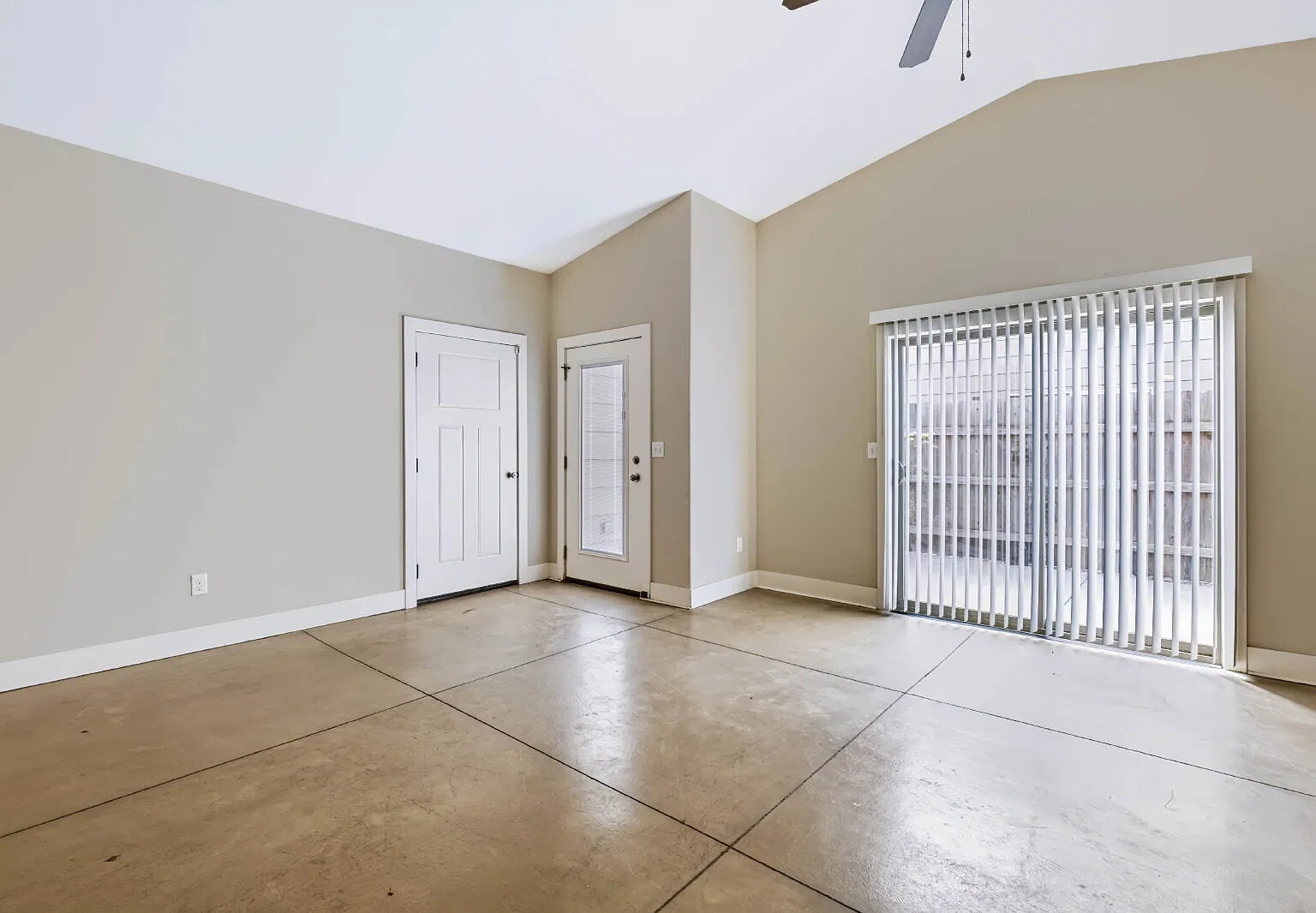 3 bed, 2.0 bath, 1093 sqft, $1,495 — Photo 4