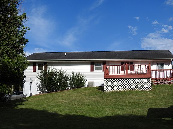  large deck on back of house