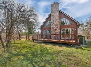 1444 Sturgeon Point Rd, Derby, NY 14047