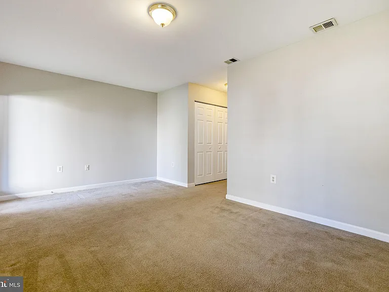 104 Frazer Dr — Photo 32