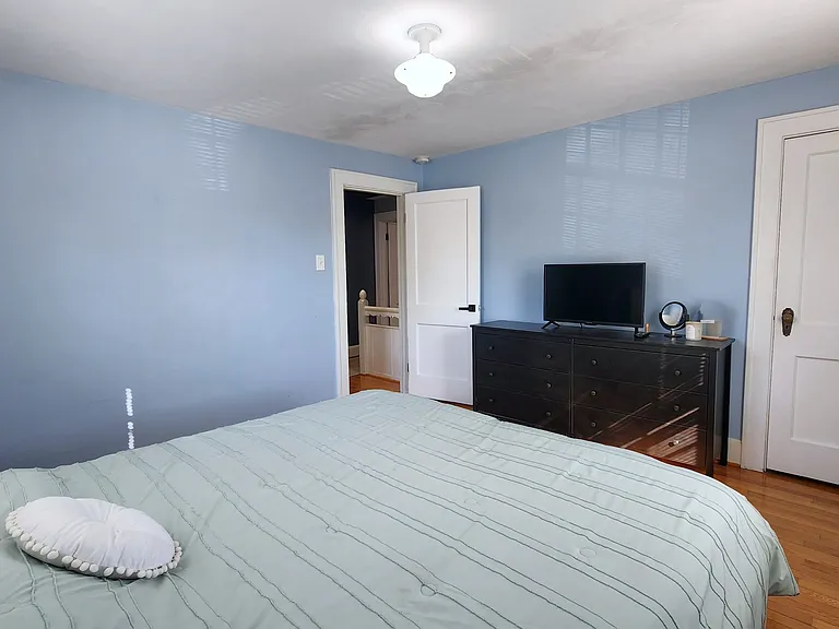 300 Russell St — Photo 10