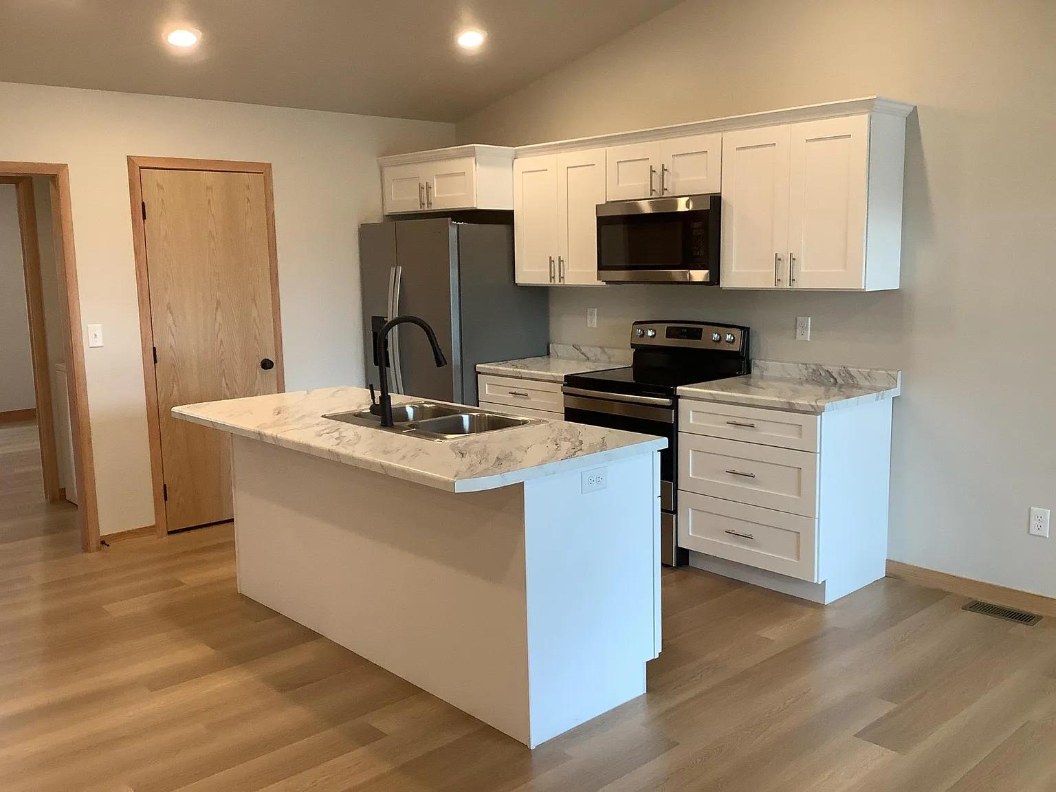 2 bed, 993 sqft, $1,790 — Photo 4