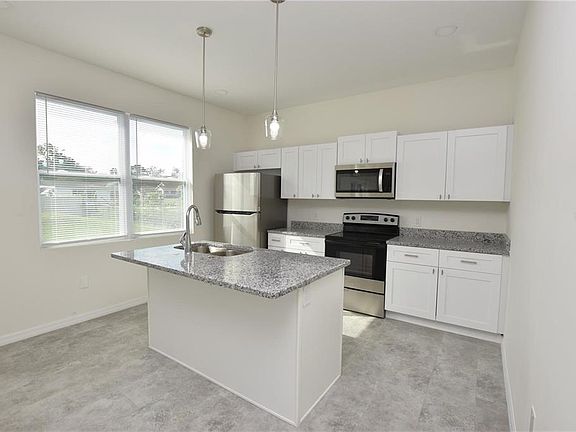 5th image of 206 W Crescent Dr