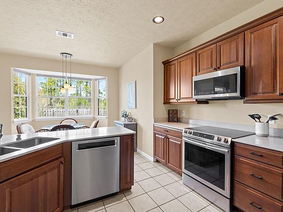 5th image of 622 Gulf Aire Dr