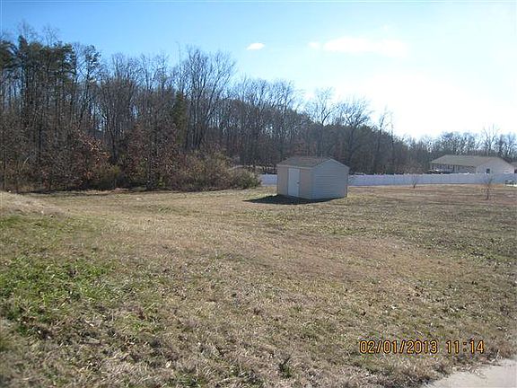 3rd image of 104 Oak Ln