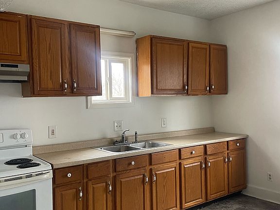 3rd image of 903 8th St