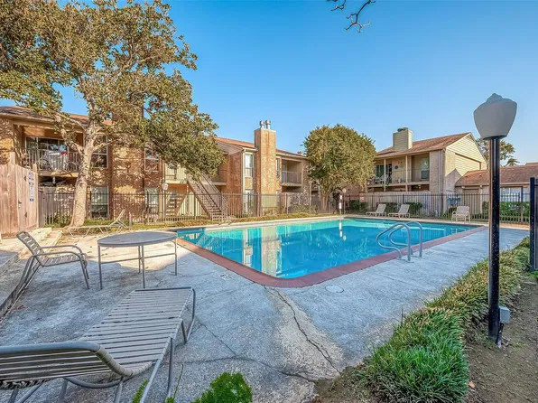 700 Thicket Ln APT 703, Houston, TX 77079