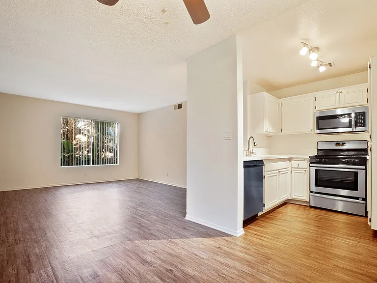 11325 Morrison St — Photo 97