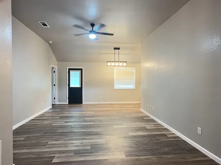 802 Samuel Dr — Photo 3