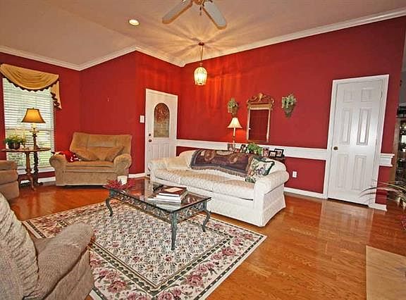 5th image of 3313 Oak Village Dr