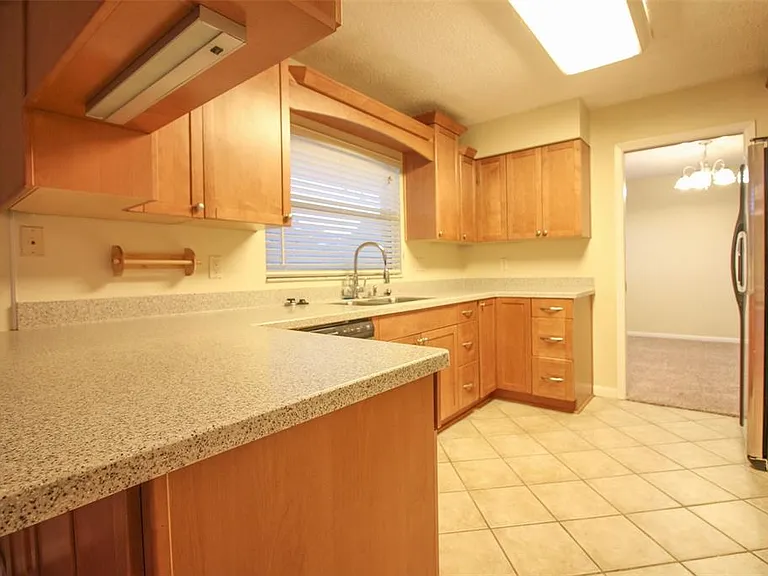 2014 Charnes Dr — Photo 8