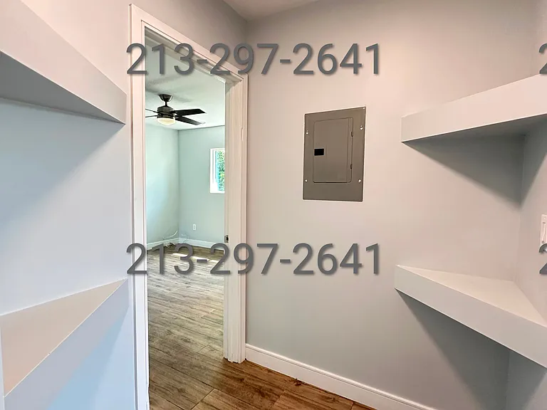 7571 Willoughby Ave #10 — Photo 2