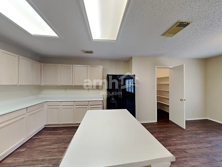 2231 Creekside Bnd — Photo 4