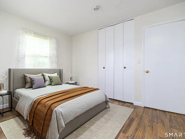 472 Anton St — Photo 8
