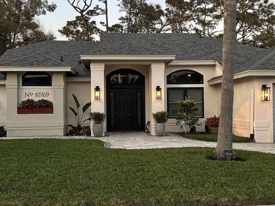 1st image of 10769 Oak Glen Cir