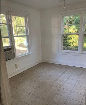 2nd image of 915 N Jackson St #3