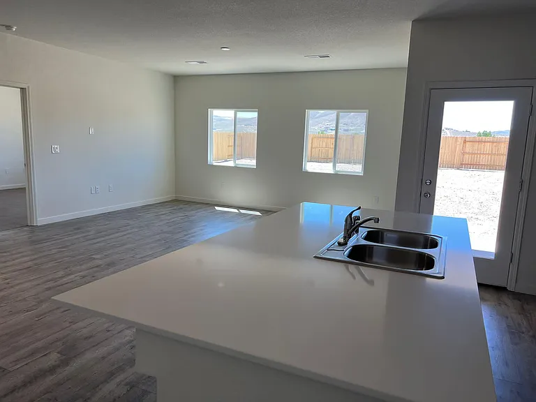 963 Kathryn Ct — Photo 4