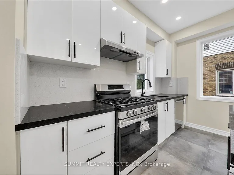 35 Court St N — Photo 14
