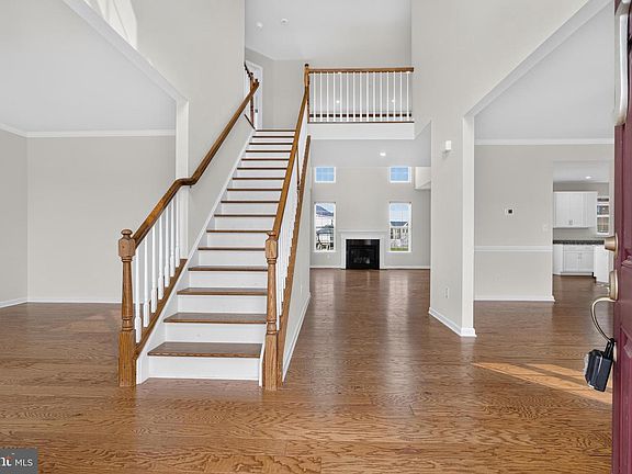 2nd image of 30 Charleston Cir