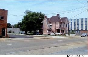 1st image of 615 Green St