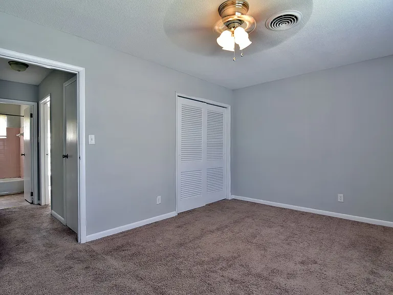 Shoreham Apartments — Photo 9
